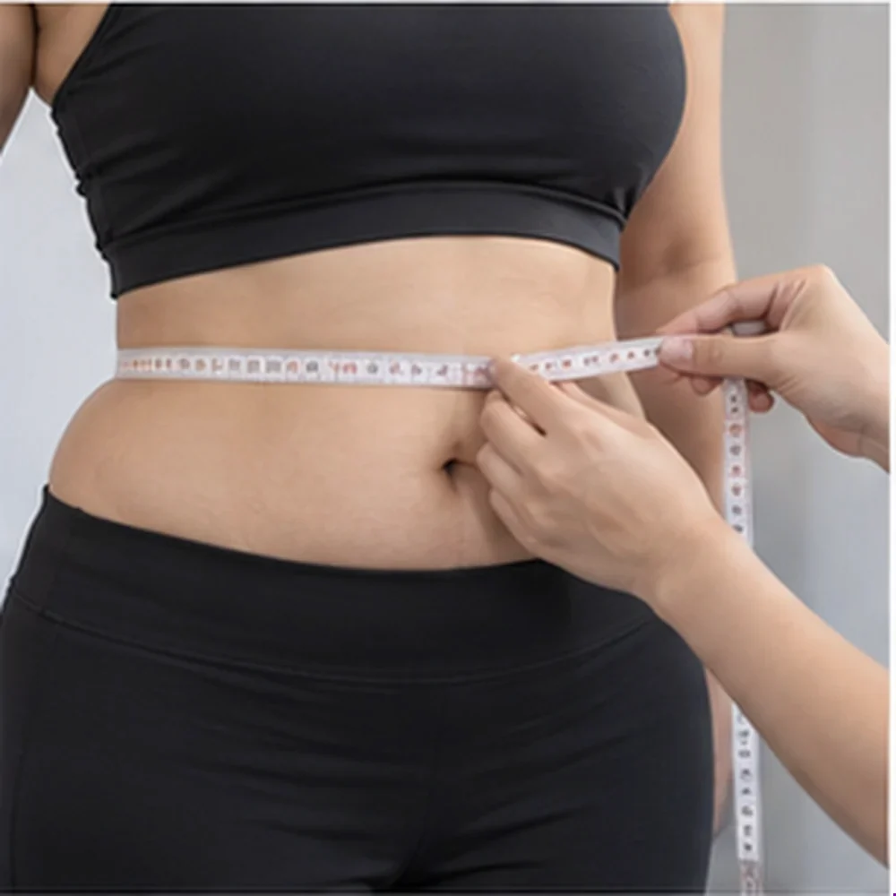 Reference clinician consultation about abdominal striae colour, width and texture with an adult woman