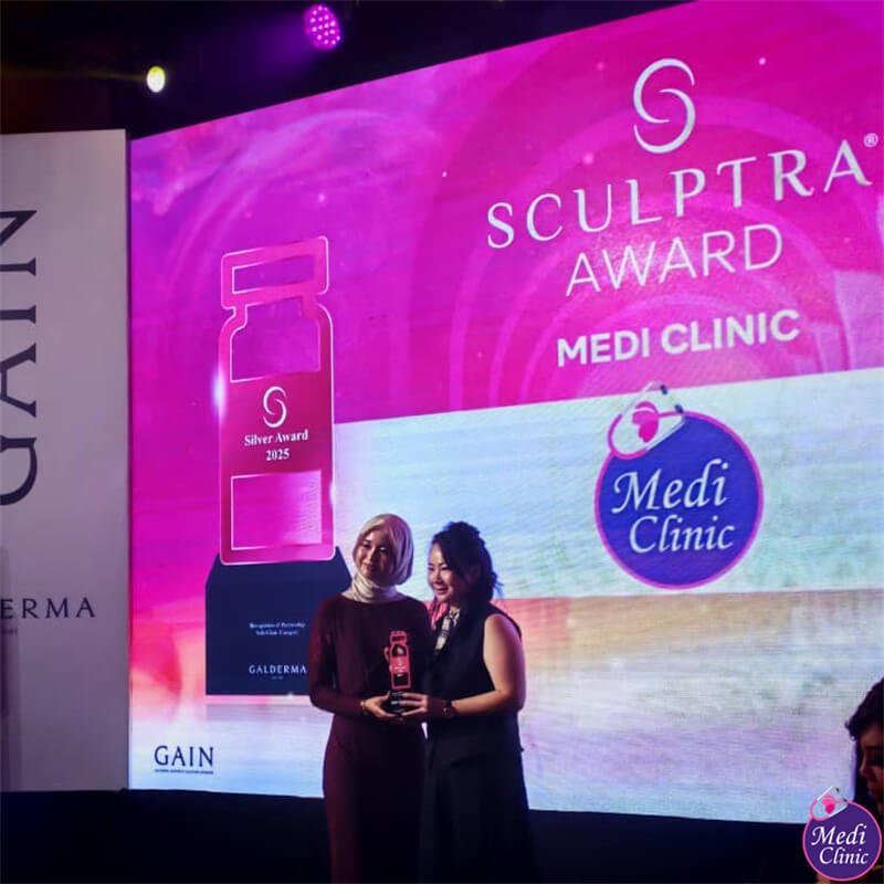 Một buổi tư vấn bệnh nhân đang diễn ra với Dr. Farah tại phòng khám thẩm mỹ của chúng tôi ở JB Một buổi tư vấn bệnh nhân đang diễn ra với Dr. Farah tại phòng khám thẩm mỹ của chúng tôi ở JB | Khám bác sĩ | Malaysia Johor Bahru