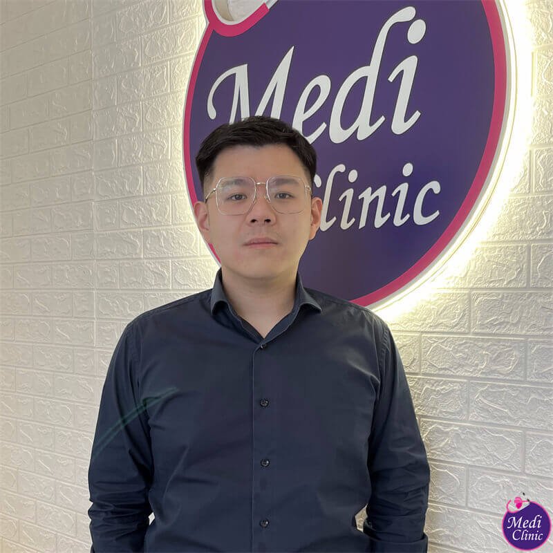 Dr. Lim di sebuah konferensi medis, berfokus pada teknik estetika baru | Edukasi medis berkelanjutan Malaysia Dr. Lim di sebuah konferensi medis, berfokus pada teknik estetika baru | Edukasi medis berkelanjutan Malaysia